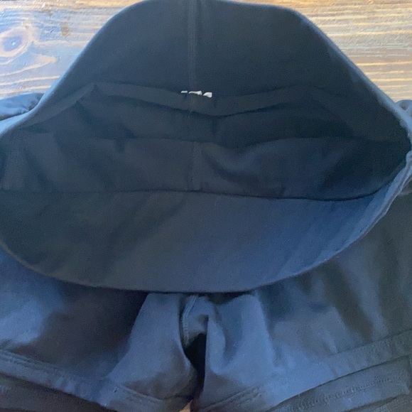Fabletics shorts size small - Picture 3 of 6